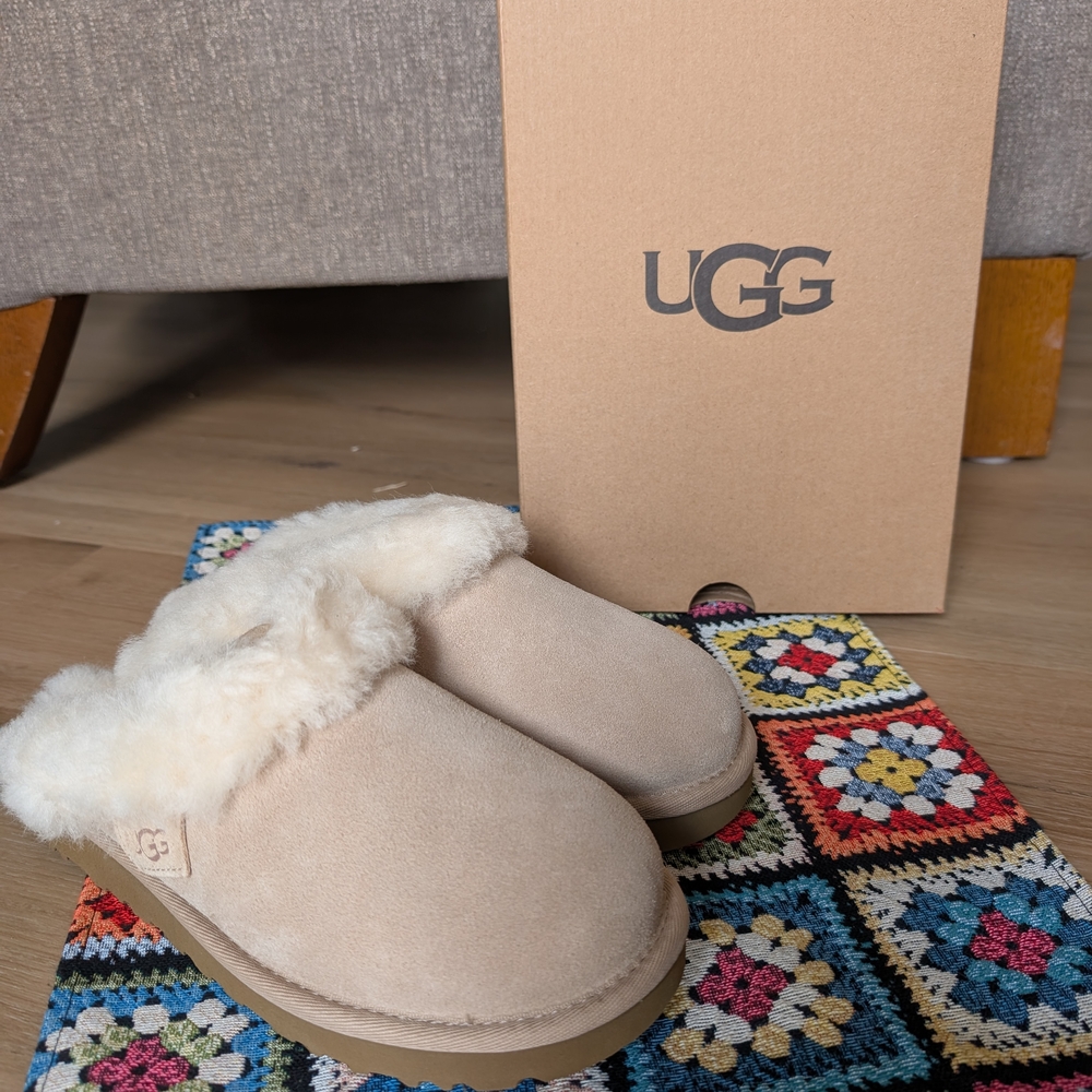 SOLD ✅ UGG Beige Shearling / Suede Clugette Slippers